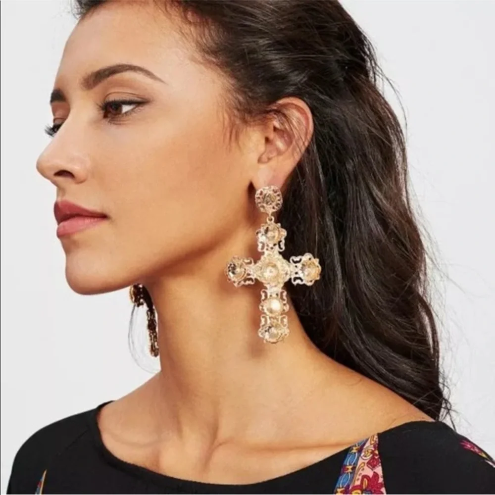 ✨GOLDEN CROSS✨GORGEOUS UNIQUE STUD EARRINGS✨NEW - Picture 3 of 10